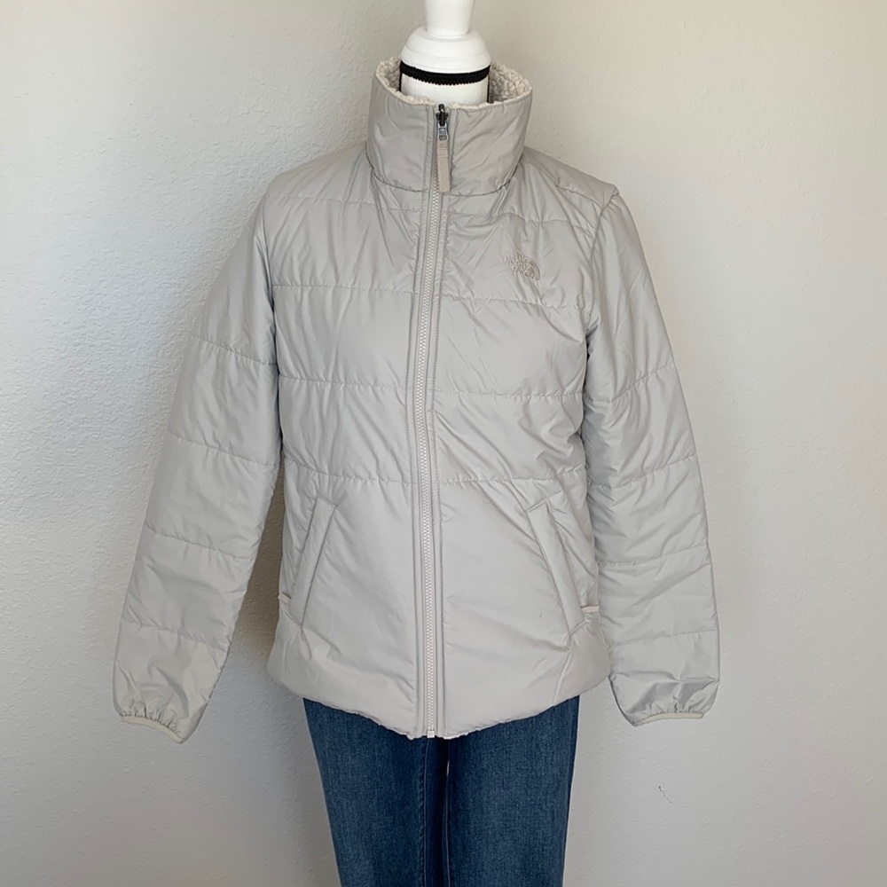 MOVING SALE! The North Face Reversible Light Grey Jacket Sherpa - Size Small